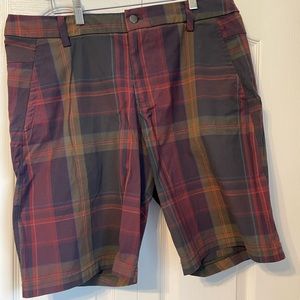 Lululemon men’s shorts, size 38